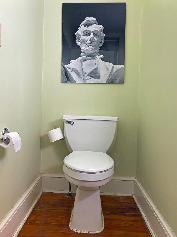 Queen Room image 2