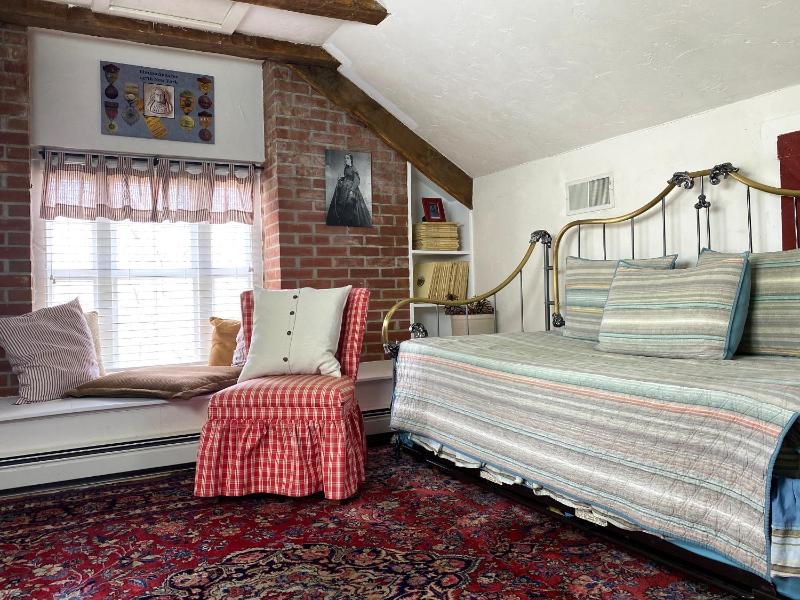 Deluxe Queen Suite image 4