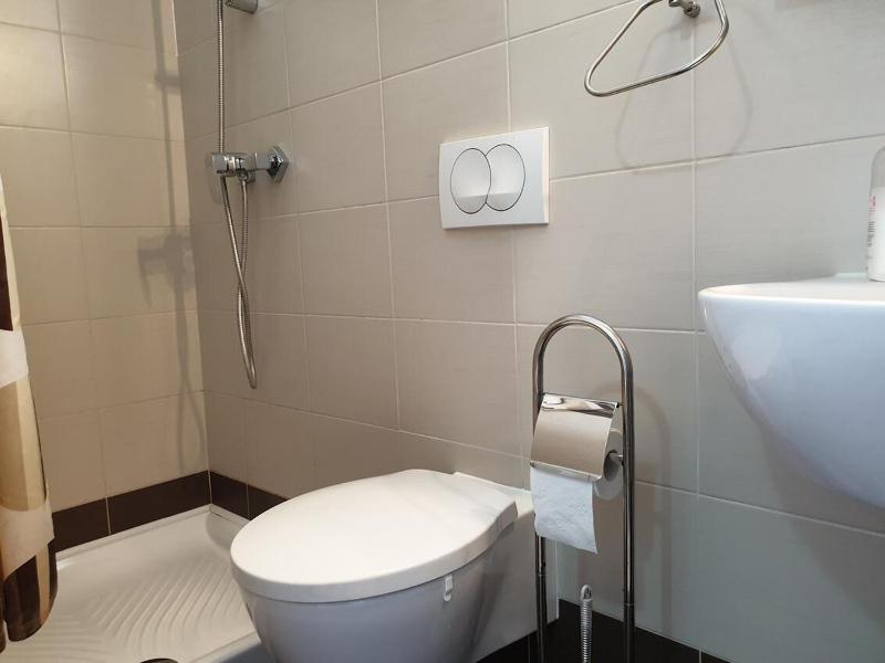 Three-Bedroom Apartment with Terrace and Sea View image 3