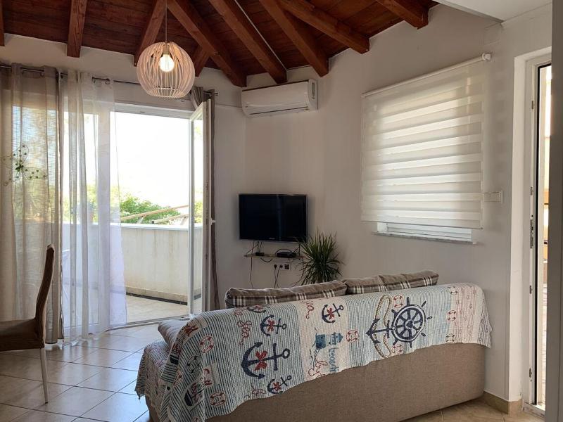 One-Bedroom Apartment with Balcony and Sea View image 3