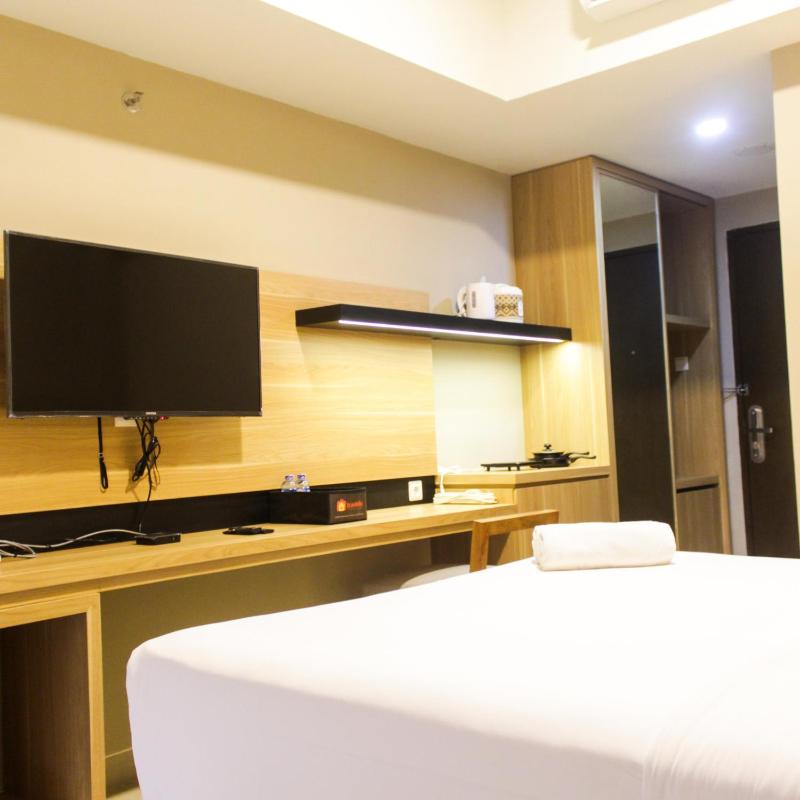 Cozy and Comfortable Studio (No Kitchen) Apartment at Mustika Golf Residence By Travelio - image 7