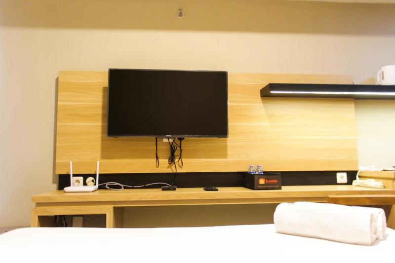 Cozy and Comfortable Studio (No Kitchen) Apartment at Mustika Golf Residence By Travelio - image 3