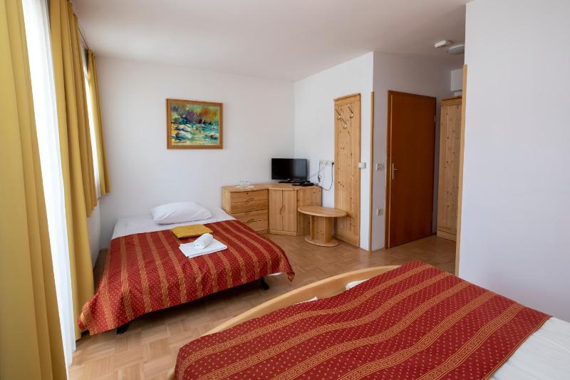 Triple Room with Balcony image 3