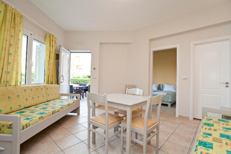 Superior One-Bedroom Apartment (4 Adults) image 4