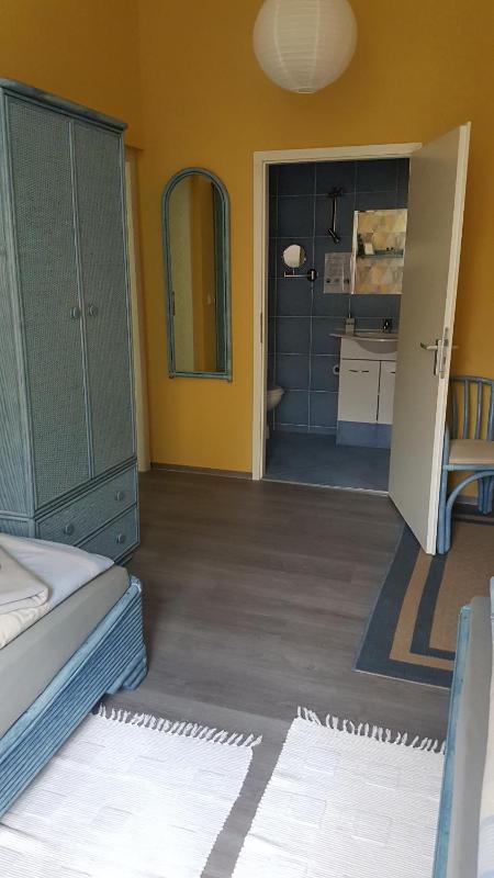 Standard Twin Room image 2