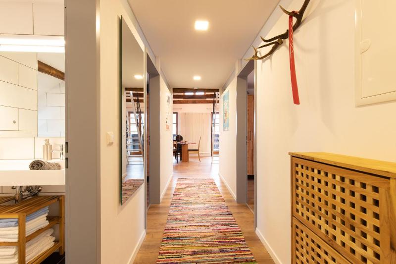 Three-Bedroom Apartment 6 image 4