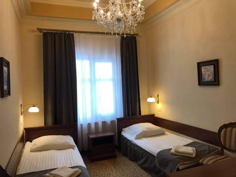 Double Room image 4