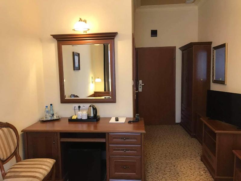 Double Room image 3