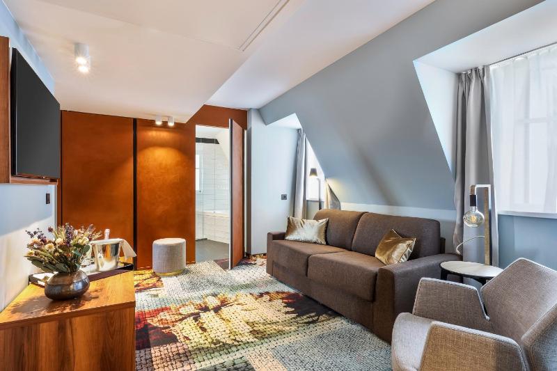 King Suite with Sofa Bed image 3