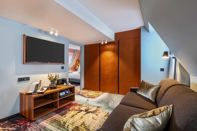 King Suite with Sofa Bed image 2