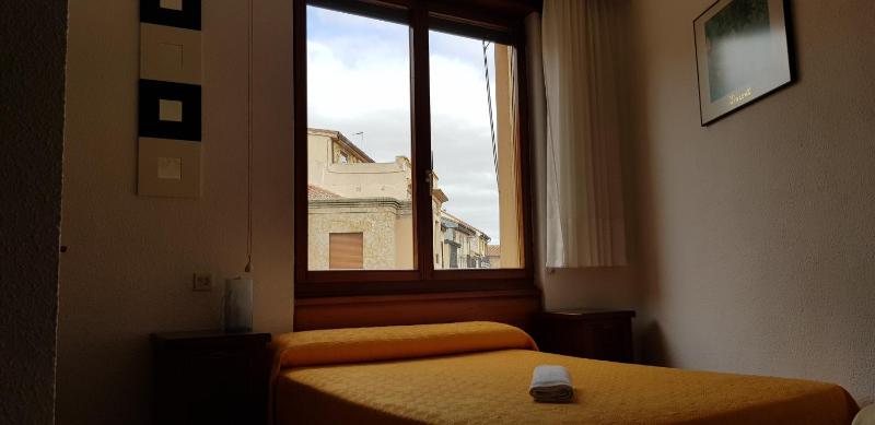 Single Room with Private Bathroom image 2