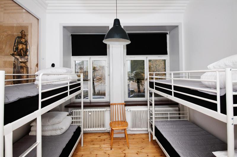 Bed in 4-Bed Dormitory Room image 2