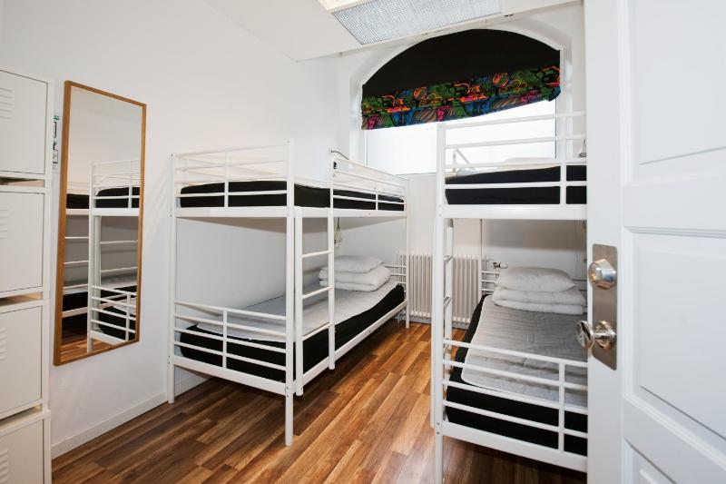 Bed in 4-Bed Dormitory Room image 4
