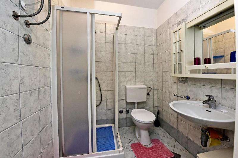 One-Bedroom Apartment image 2