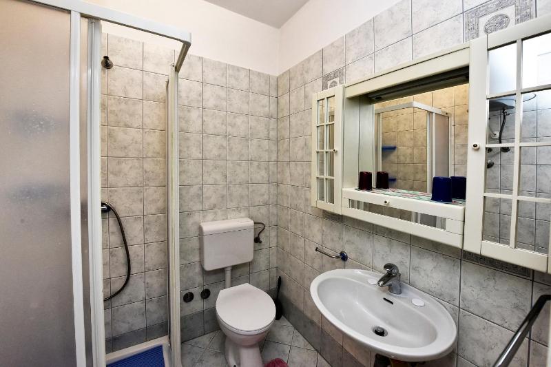 One-Bedroom Apartment image 3