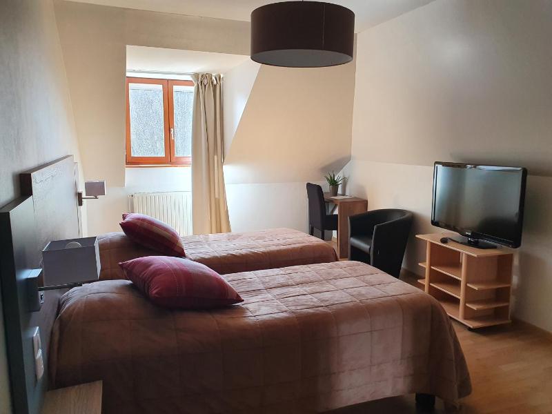 Double or Twin Room with Lake View image 4