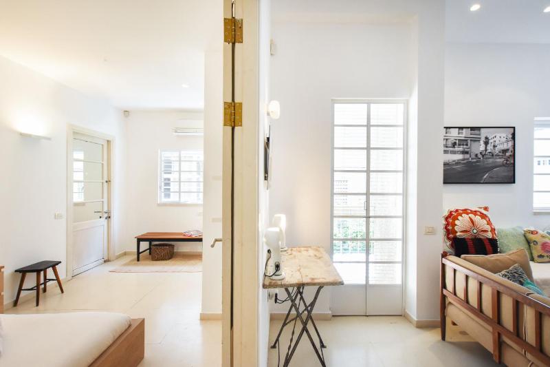 Spacious 3-BR Apartment by HolyGuest - image 13