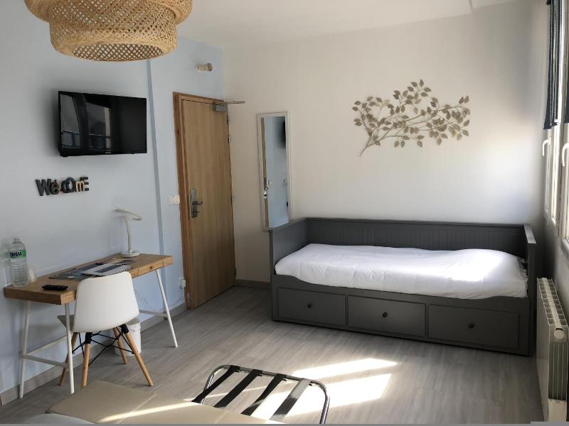 Standard Triple Room image 2