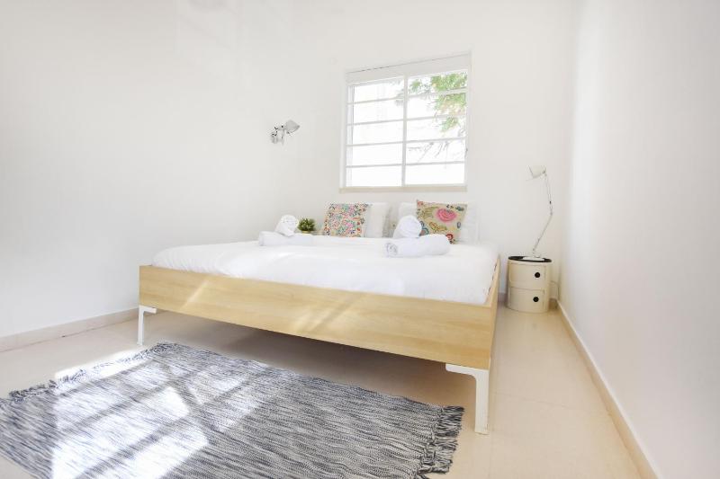 Spacious 3-BR Apartment by HolyGuest - image 7