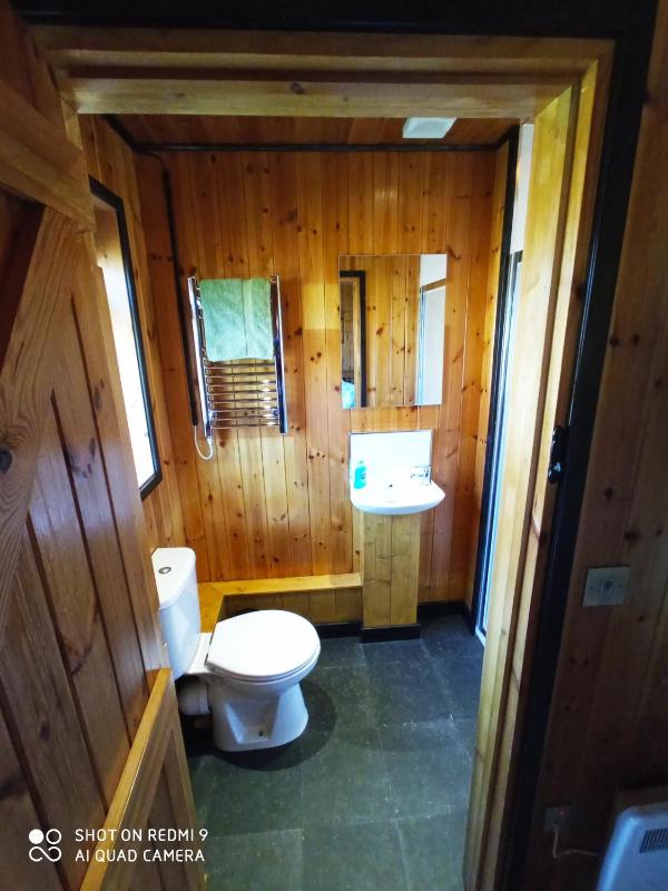 Apartment with Shower image 4