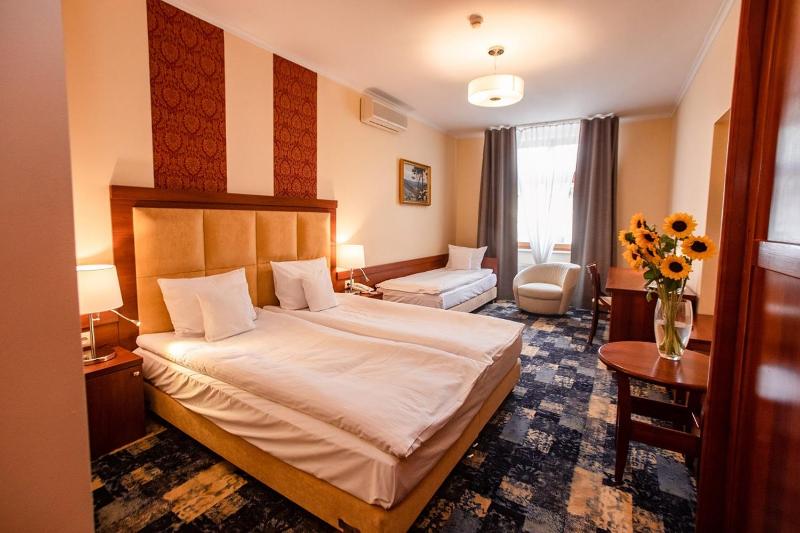 Basic Triple Room image 2