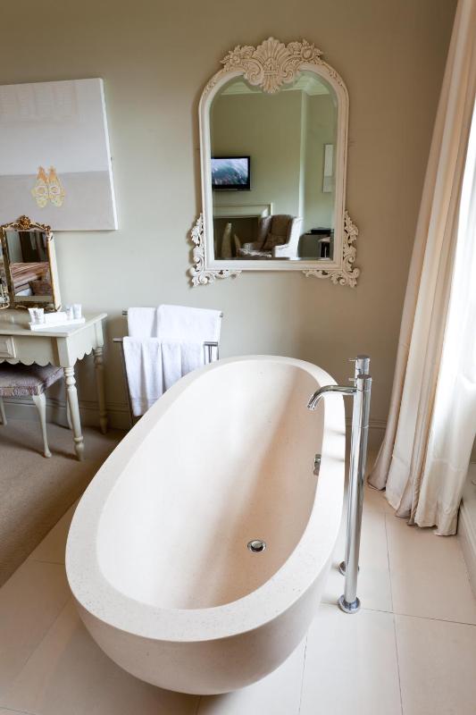 Deluxe Double Room image 2