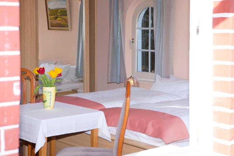 Single Room image 4