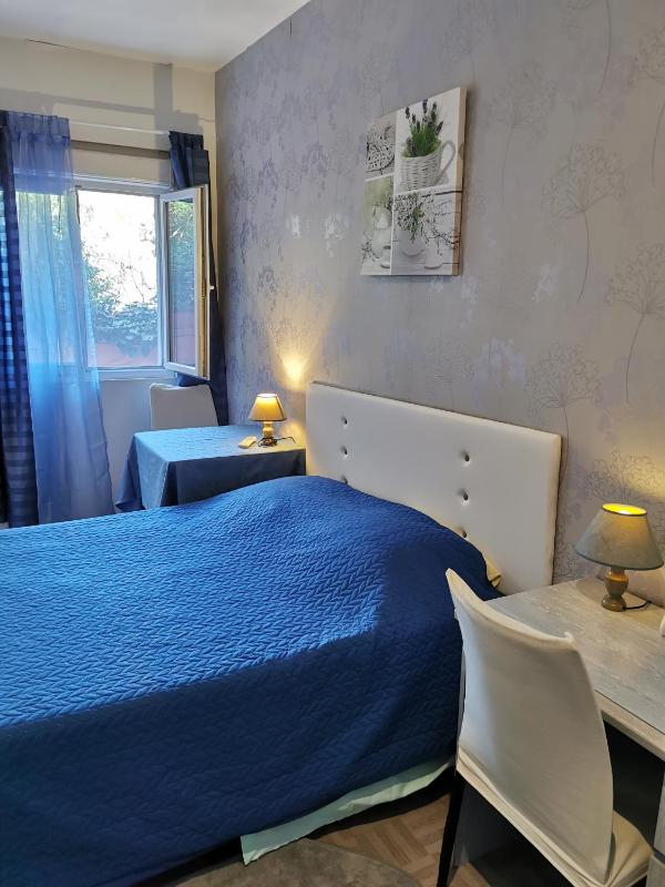 Single Room image 4