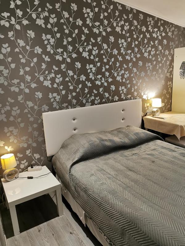 Double Room image 4
