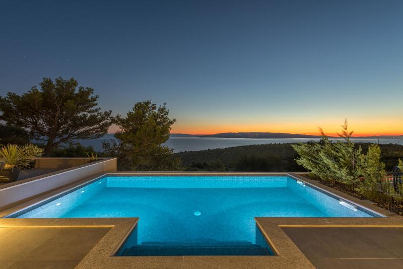 Villa Kuk with heated salt water pool - Makarska - image 9
