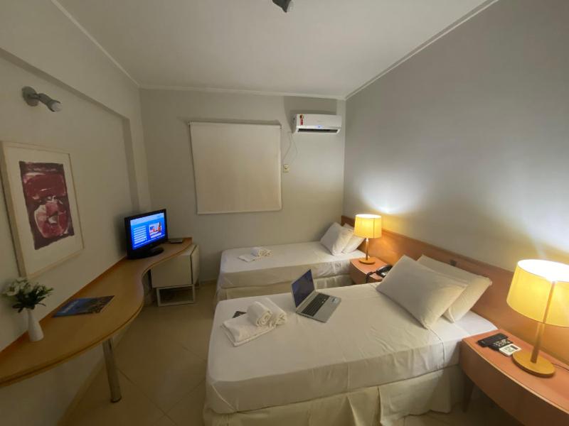 Hotel Canada - image 28