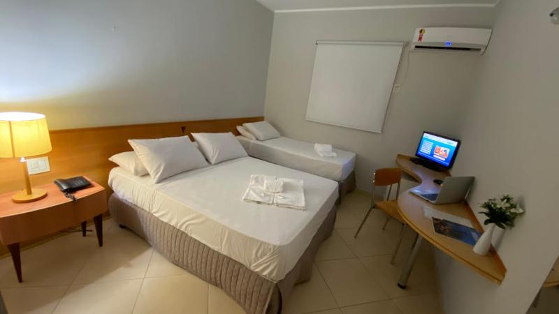 Hotel Canada - image 32