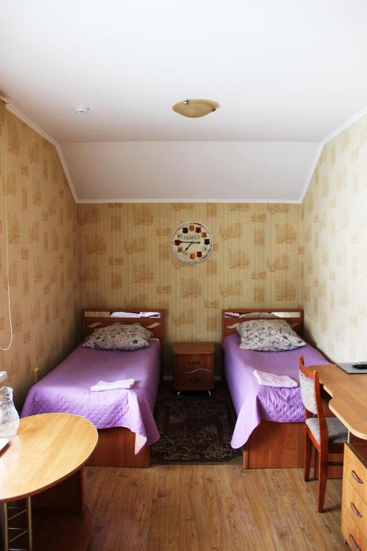 Economy Twin Room image 1
