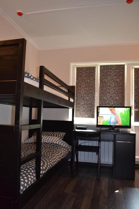 Family Room image 3