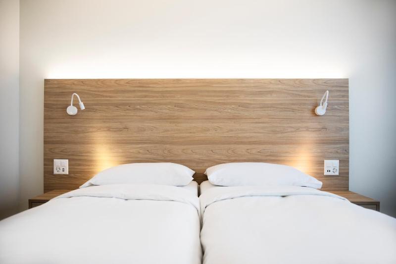 Economy Double Room image 3