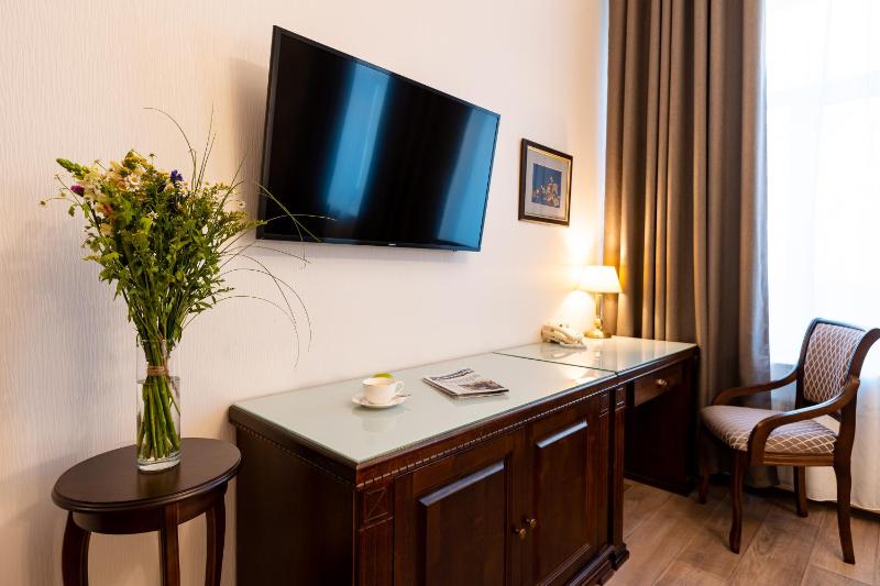 Deluxe King Room image 3