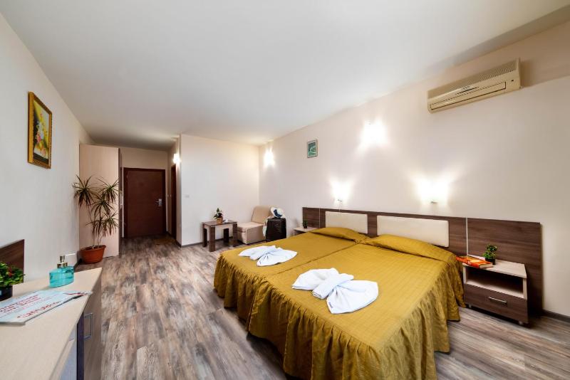 Double or Twin Room with Balcony image 3