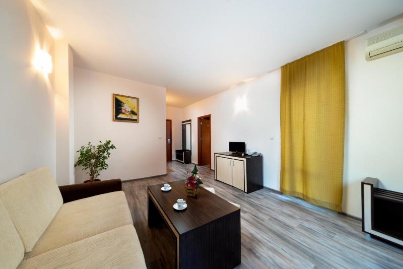 One-Bedroom Suite image 3