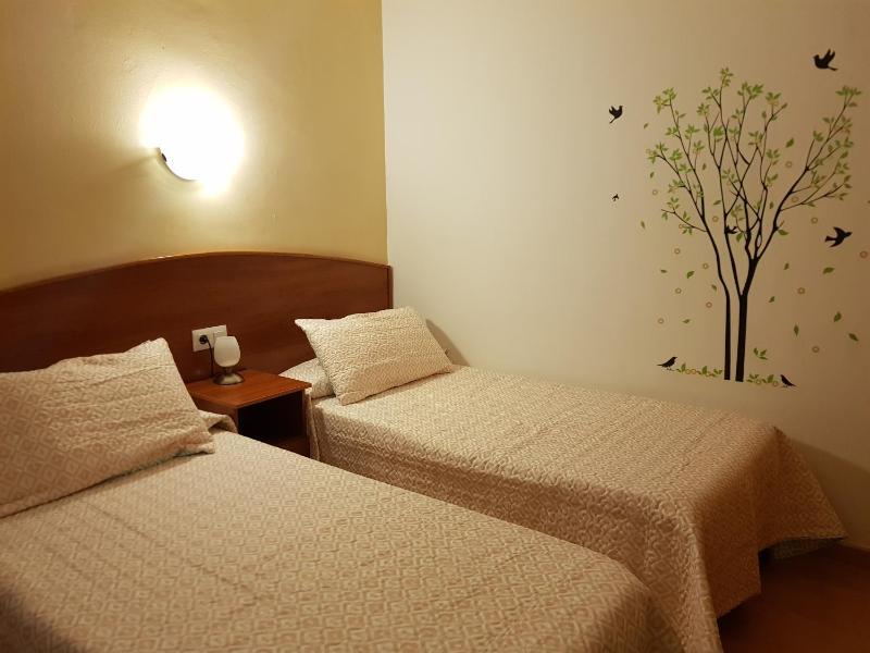 Hostal Mary - ADULTS ONLY 18 AND UP - image 2