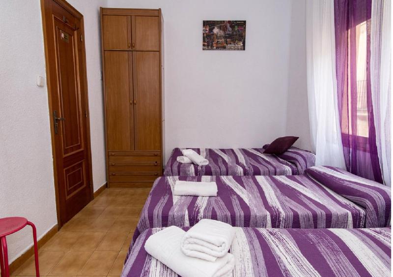 Triple Room with Shared Bathroom image 2