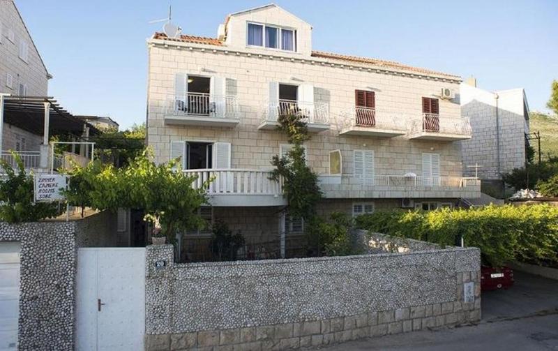 Studio Apartment with Balcony and Sea View image 3