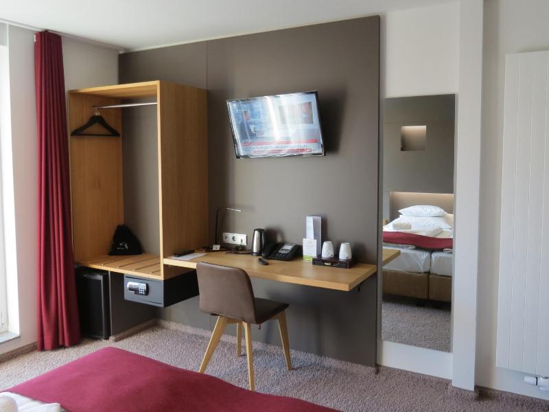Double Room image 4