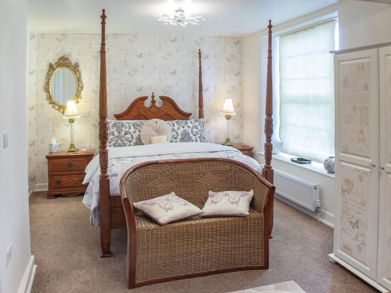 Deluxe Suite image 1