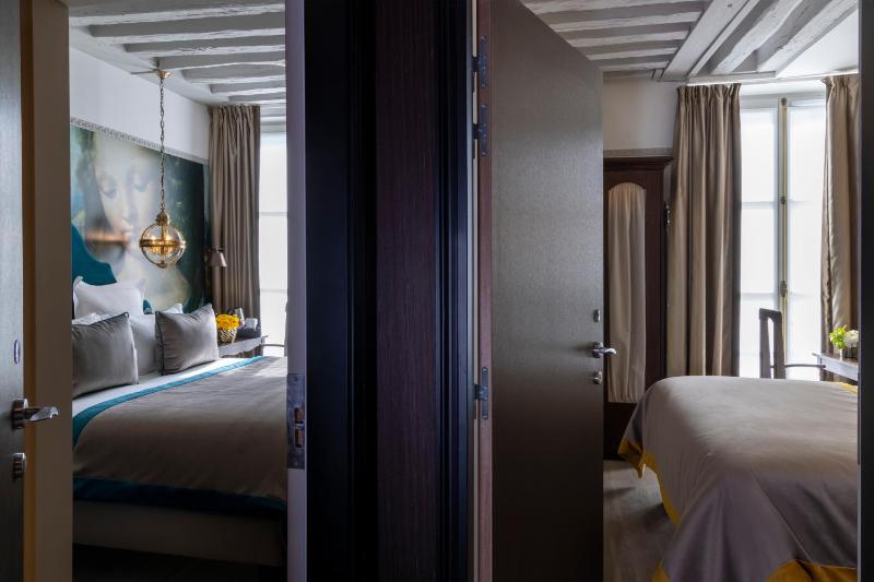 Connecting Rooms with Spa Access image 2