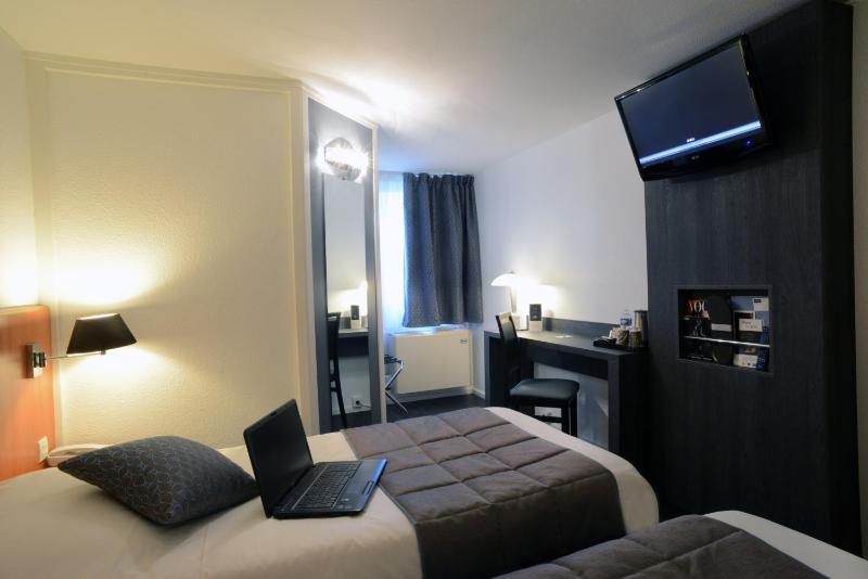 Twin Room image 2