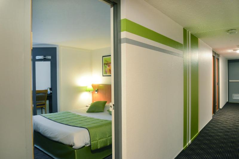 Double Room image 3