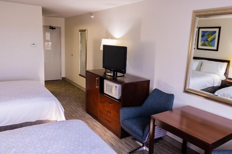 Standard Queen Room with Two Queen Beds image 1