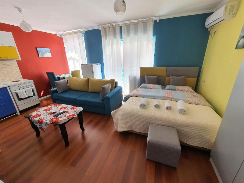 One-Bedroom Apartment image 4