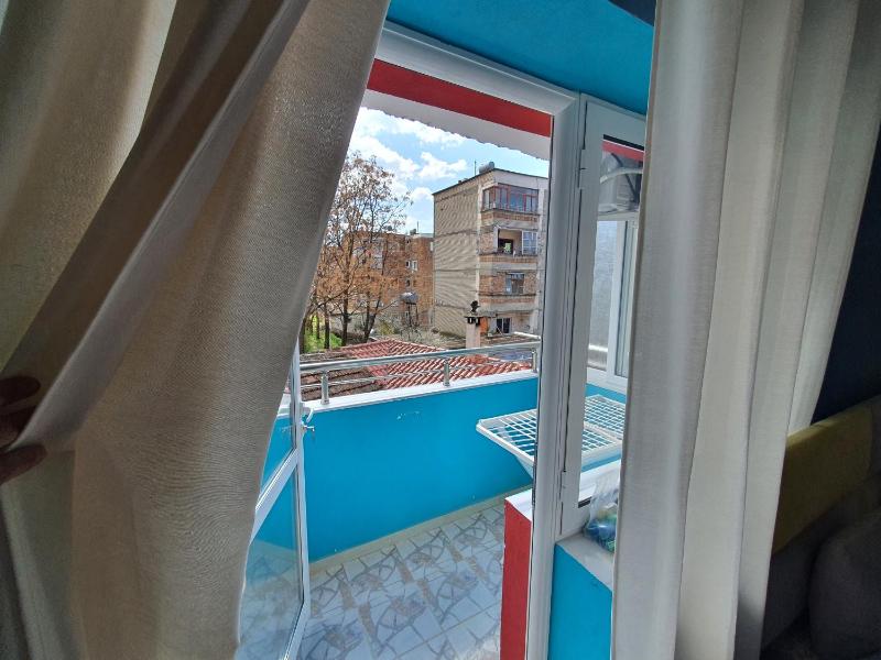 One-Bedroom Apartment image 2