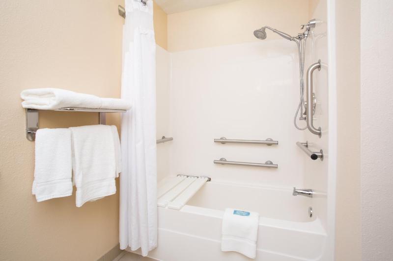 Standard King Room with Accessible Tub - Mobility Access image 4
